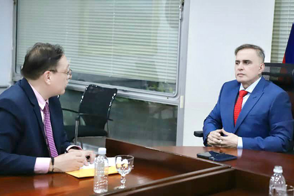 Fiscal General Tarek William Saab recibió al abogado del requerido por la Justicia Edmundo González Urrutia